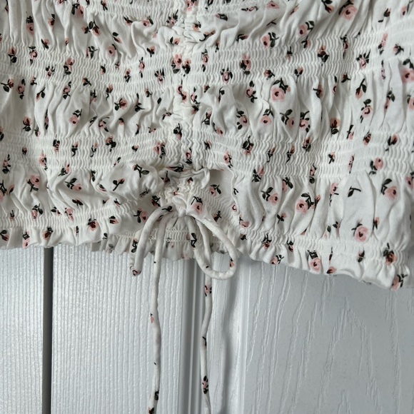 EUC Garage floral rouched crop tee. Never worn - Picture 3 of 7